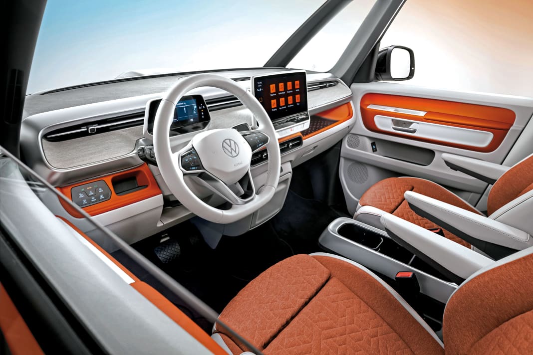 Fein designtes Buzz-Cockpit mit ID.-Bedienelementen. Die Farbwelten des Interieurs sind auf die jeweilige Exterieur-Lackierung abgestimmt