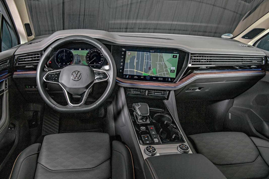 Kaum Knöpfe, viele Funktionen: Das mächtige „Innovision Cockpit“ ist dem Fahrer zugewandt und besteht sowohl aus einem 15-Zoll-Zentraldisplay (Discover Premium) und einem 12,3-Zoll-Digitaltacho