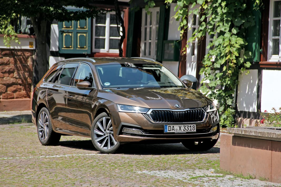 Ab Ambition erhältlich, schmeichelt der E-Tec in der Linie Style mit 17-Zoll-Rädern und schlüsselosem Kessy-System