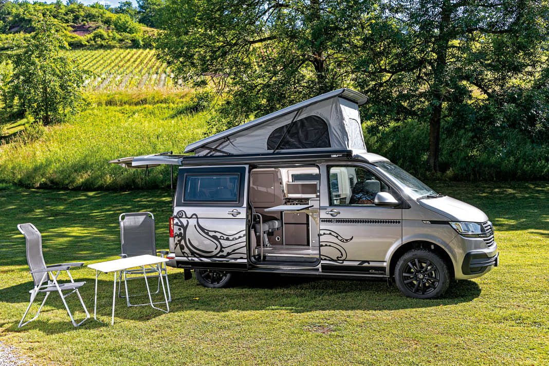 Platz für sechs Personen im Octo- Bus! Zudem sei betont: „Wir sind die einzigen, die einen Teil der Heizungsluft in den Fußboden leiten, und damit eine aktive Isolierung des Fußbodens schaffen!“