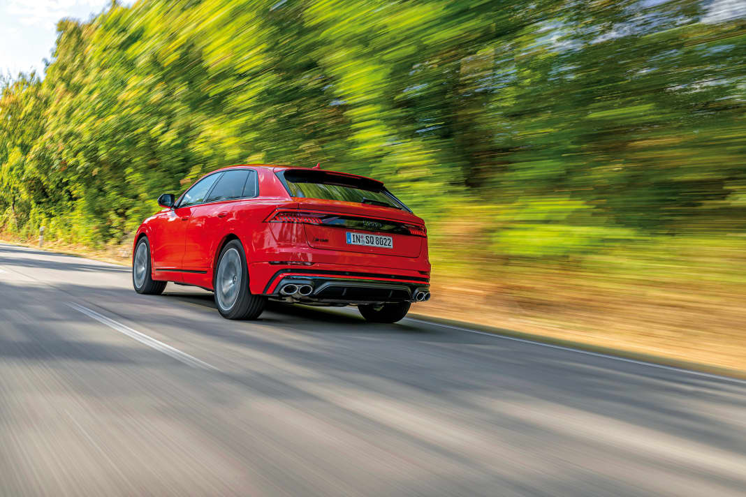 Dynamisch und heckbetont: Der permanente Allradantrieb mit selbstsperrendem Mittendifferenzial verteilt die Antriebskraft zwischen Vorder- und Hinterachse im Verhältnis 40 zu 60