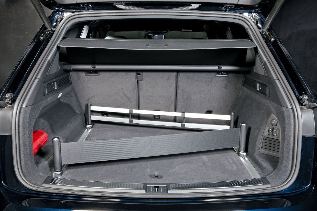 KOFFERRAUM STECKMODUL Mit dem Steckmodul (107 Euro) lässt sich das Gepäckabteil flexibel unterteilen und das Ladegut vor dem Verrutschen sichern.