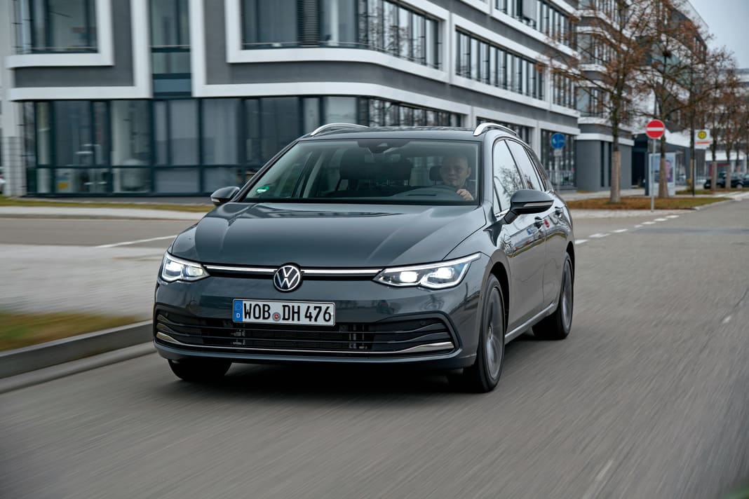 Im Golf Variant wird Fahrkomfort groß geschrieben, Abrollverhalten, Geradeauslauf und Kurvenstabilität sind vorbildlich