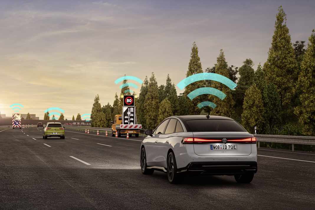 VW produziert über zwei Millionen Car2X-fähige Fahrzeuge für Europa.