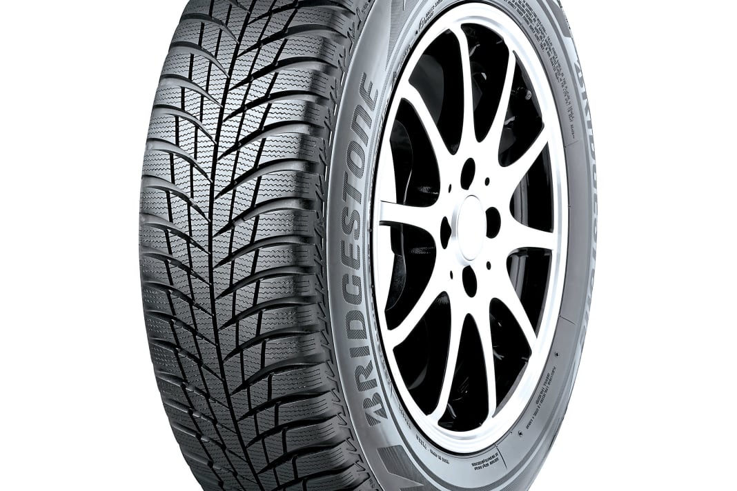 Bridgestone Dueler H/P Sport: Wer seinen Karoq im Sommer sehr sportlich und schick mit 19-Zöllern bestücken will, ist mit dem auch in der Erstausrüstung verwendeten Bridgestone Dueler HP in 225/45 R 19 super bedient: klasse Traktion und feine Lenkansprache!