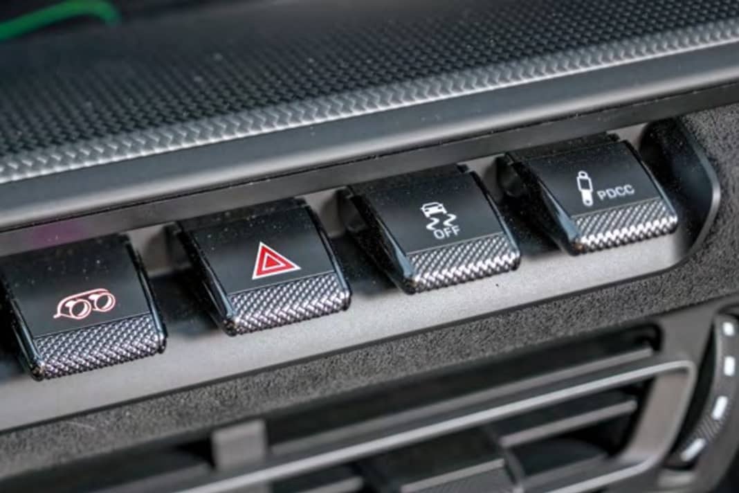 Fahrrelevante Schnellwahltasten finden sich beim Porsche unterhalb des Infotainments