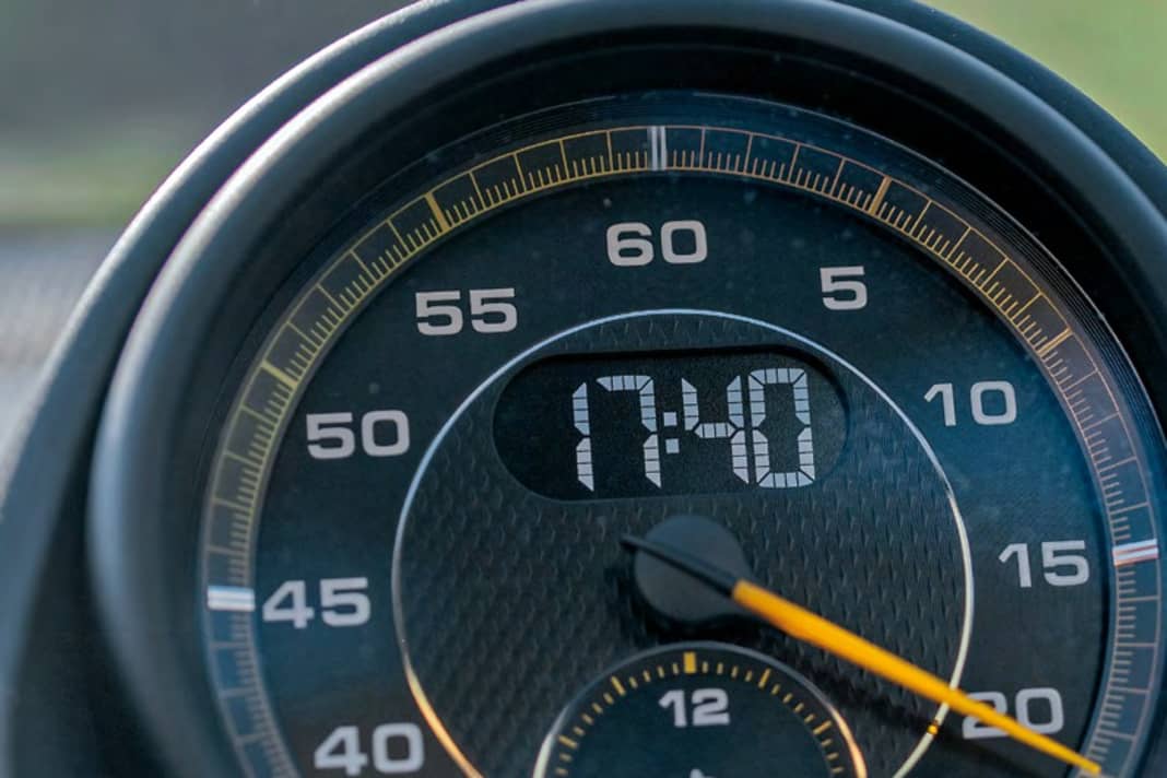 Tatsächlich kostet beim sportlichsten Cayman das Chronopaket extra: 274 Euro. Dann gibt’s auch die analoge Stoppuhr