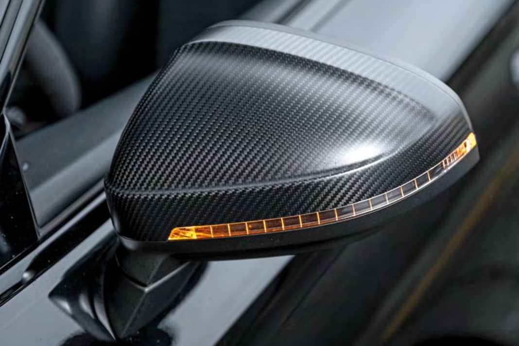 Die Gewichtsersparnis der Carbon-Spiegelkappen (840 Euro) dürfte überschaubar sein – die Optik ist allerdings bestechend | Fotos J. Bürgermeister, Audi (3)