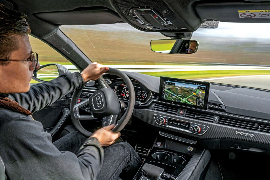 Schnelle Kurven sind die Domäne des RS5 Sportback mit Competiton-Plus-Paket und Gewindefahrwerk – auf Wunsch gibt’s Semislicks