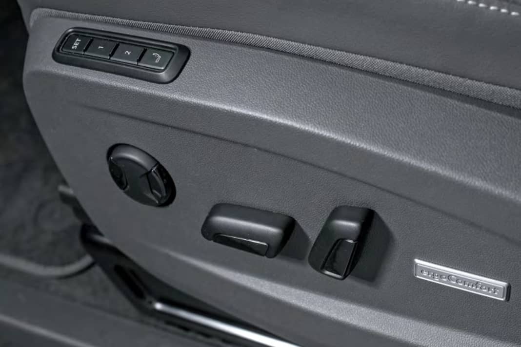 Memory, Massage und die prima 4-Wege-Kopfstützen gibt’s mit den ErgoComfort-Sitzen. Heizung, Lüftung und Leder sind ebenfalls verfügbar