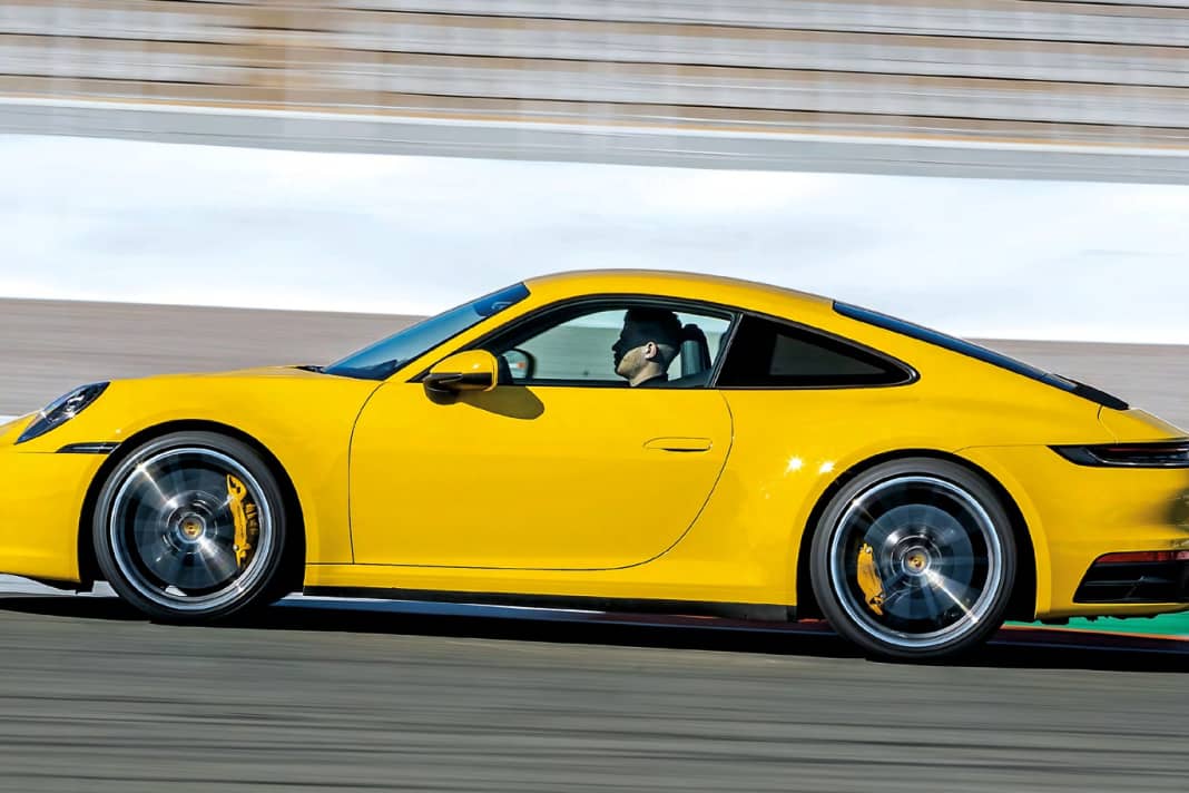Die achte Generation 911 ist seit 2019 wieder der Sportwagen-Maßstab. Den 992 gibt es als Coupé, Targa und Cabrio, mit Allradantrieb, Hinterachslenkung, Aktivfahrwerk und bis zu 650 PS