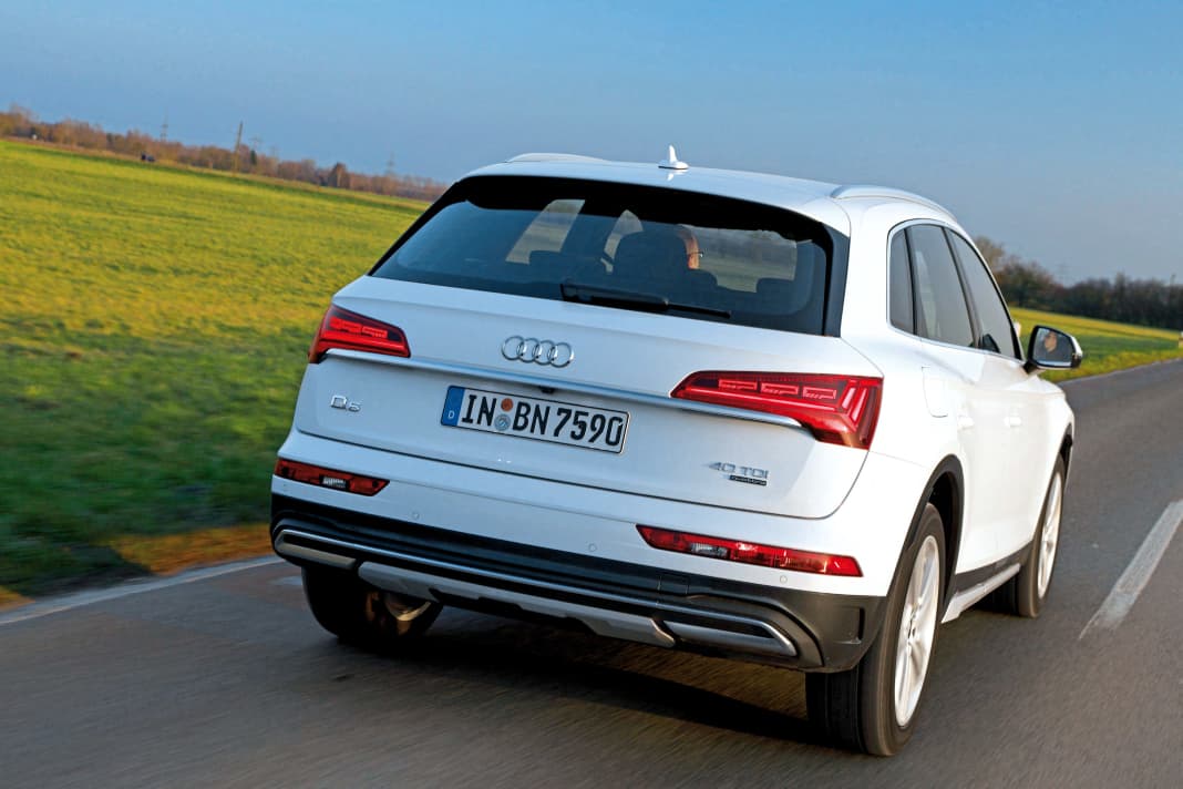 Quattro-Antrieb, Luftfahrwerk und 15 Jahre Reifezeit – der Q5 TDI serviert ein Fahrverhalten oberster Güte. Die krispe Ansprache eines E-Antriebs bietet er nicht, das merkt man aber nur im Direktvergleich