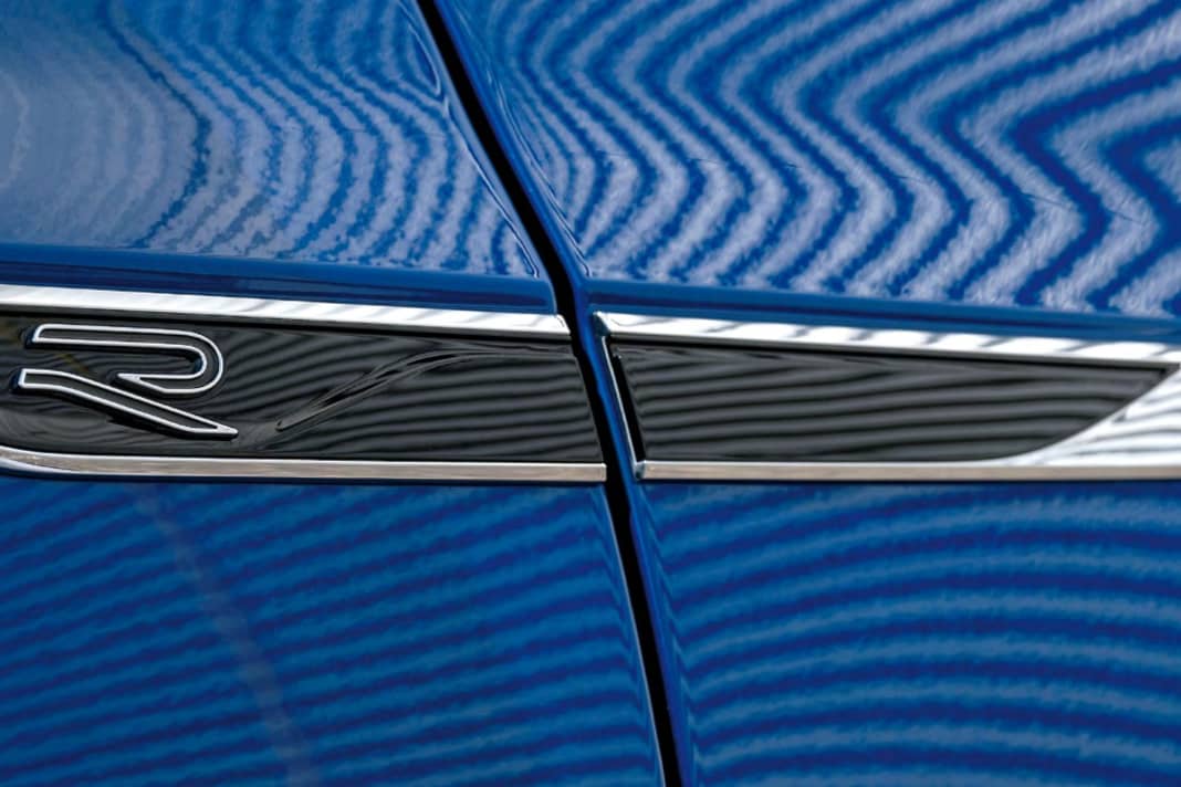 Die R-Line-Ausstattung bietet ein besonders sportliches Exterieur mit eigenständigen Front- und Heckschürzen