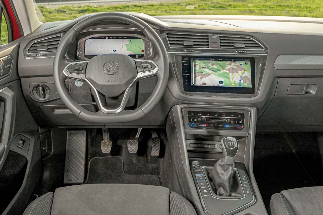 Obwohl das aktuelle Tiguan-Cockpit einiges an Digitalem und vieleTouch-Bedienflächen bietet, gibt es keine Rätsel auf