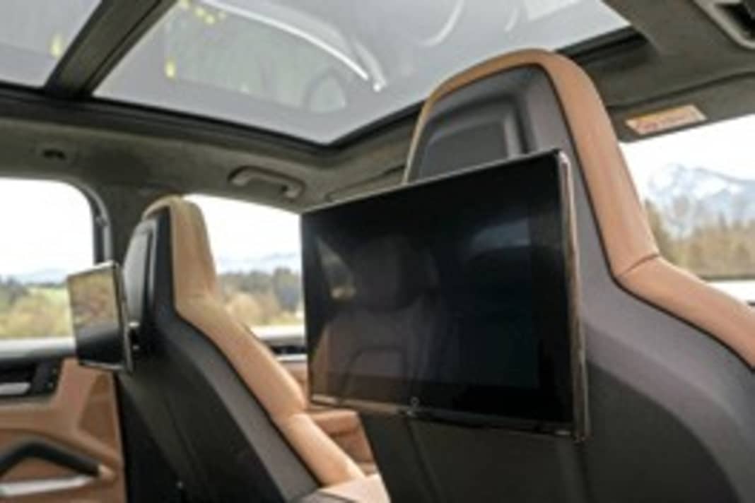 Infotainment für den Fond: Das Rear Seat Entertainment zieht für etwas über 1.900 Euro ein