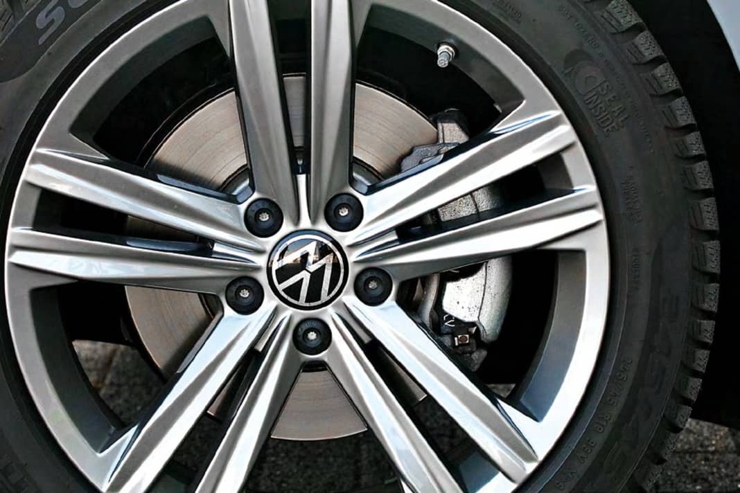 Unser Testwagen war mit 18-Zoll-Alurädern „Sebring“ sowie saisonbedingt mit M&S-Reifen in 245/45 R18 bestückt
