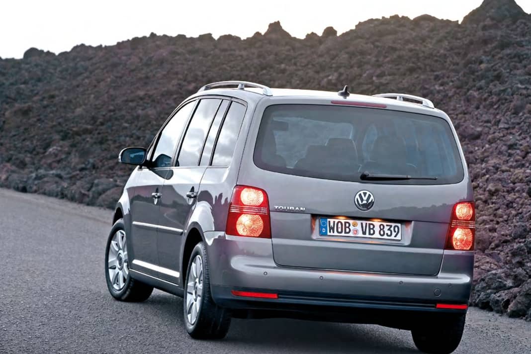 Der Touran erhält 2006 sein erstes Facelift: Die optischen Änderungen sind zwar marginal, aber wirksam. Sein Design ist bis heute zeitlos