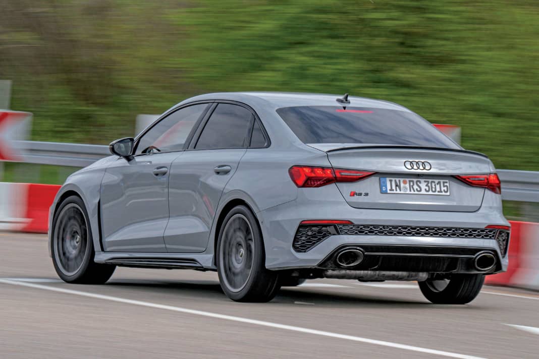 Anbremsen, einlenken, wieder voll auf den Pin: Der Torque Splitter an der Hinterachse erledigt den Rest und zieht uns um die Kurve – das kann wirklich jeder