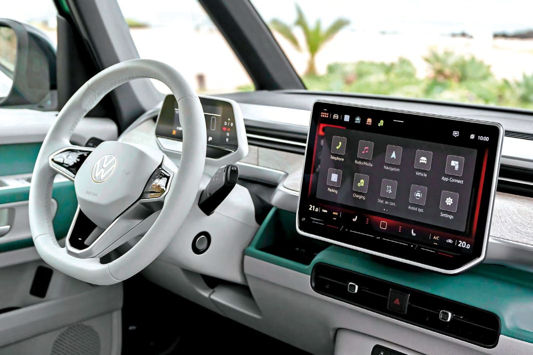 Zu den Neuheiten zählen ein Head-up-Display, ein weiterentwickeltes Infotainmentsystem der nächsten Generation und das ferngesteuerte Einparken per Smartphone