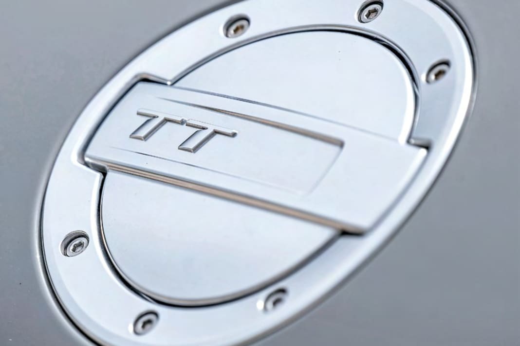 Alles so schön rund hier: Der charakteristische TT-Tankdeckel kommt ohne den sonst üblichen Schraubverschluss aus