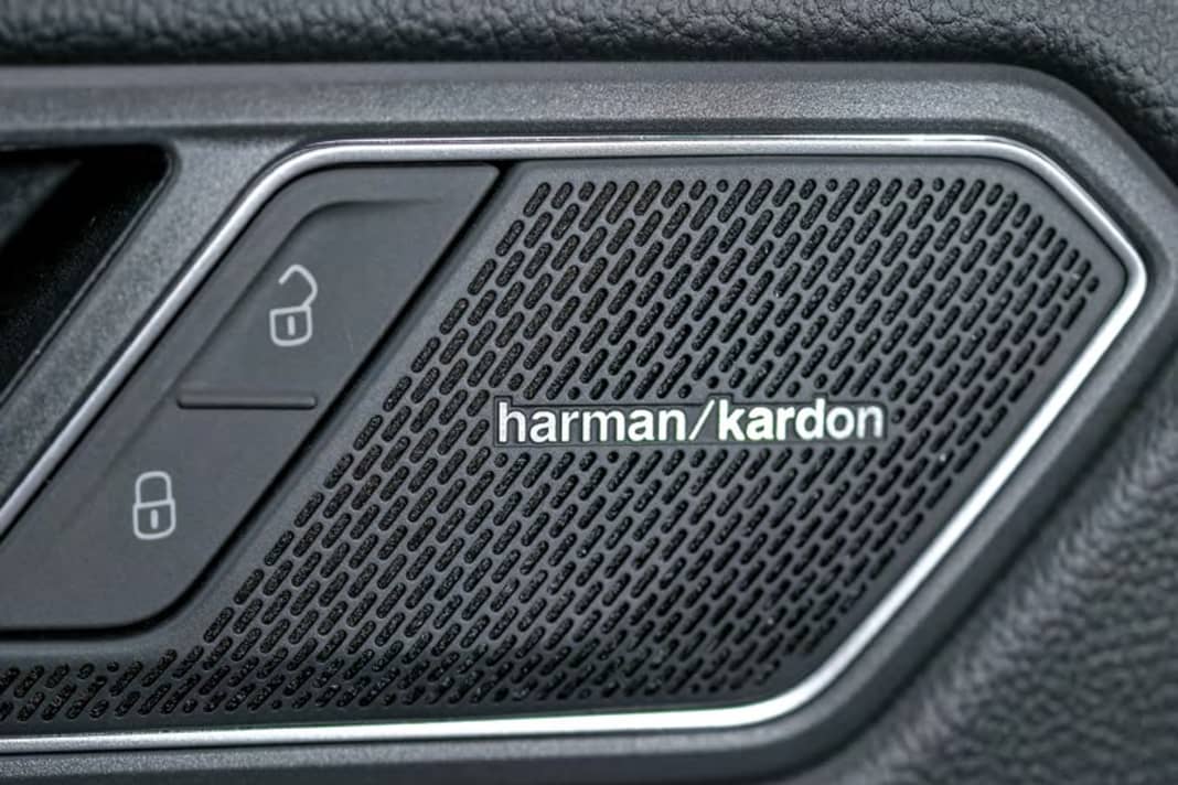 Das exzellente Harman Kardon-Soundsystem mit Subwoofer, 8+1 Lautsprecher und digitalem 16-Kanal-Verstärker gibt es für 860 Euro