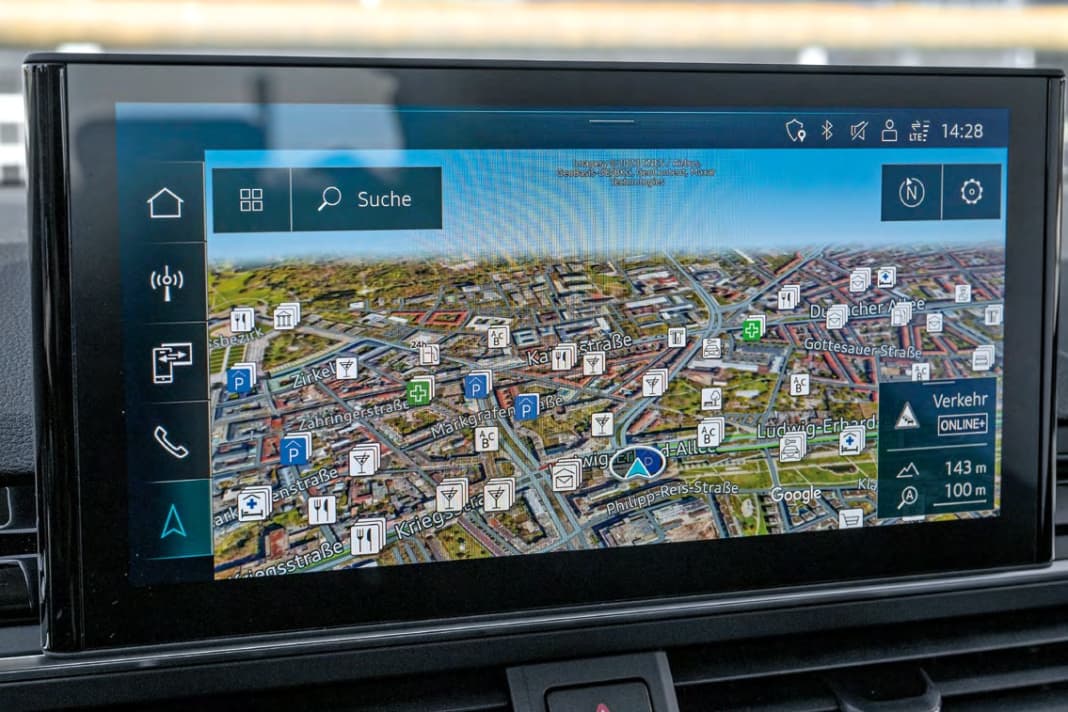Zentraler Touch-Monitor mit bestechender Auflösung, aber blickgeführter, vom Verkehr ablenkender Bedienung