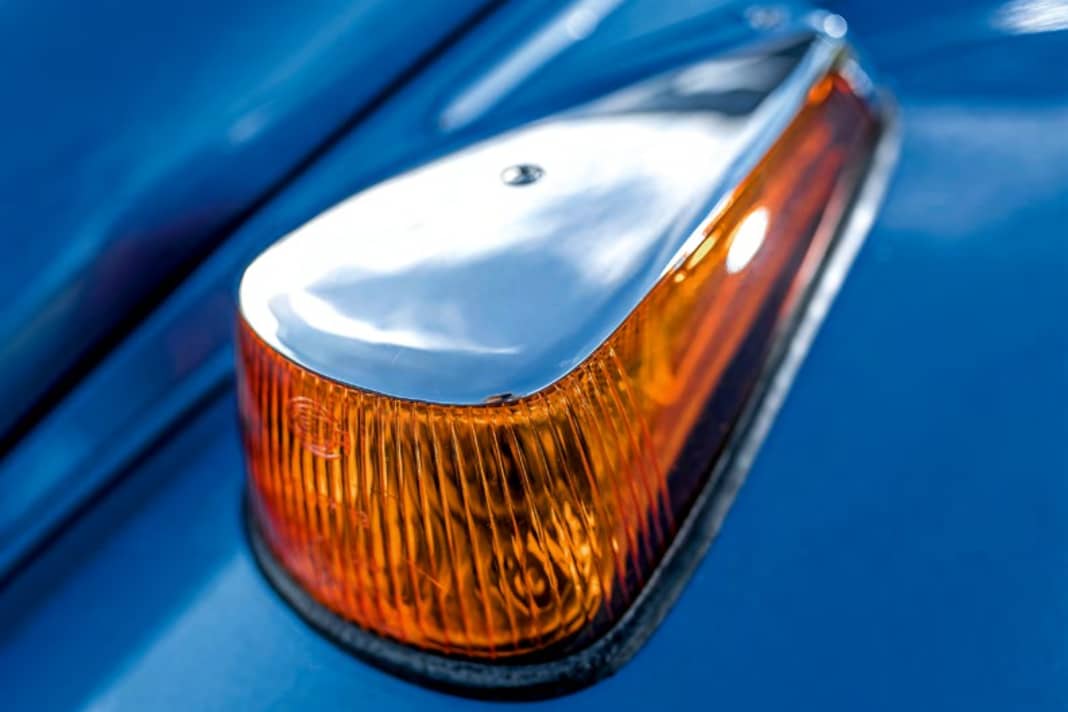 Rein technisch unterschied sich der „Grande“ nicht von seinen serienmäßigen Kumpels, auch die auf den vorderen Kotflügeln sitzenden Blinker sind deshalb etwas größer, wie bei allen Käfern in der Neuen Welt