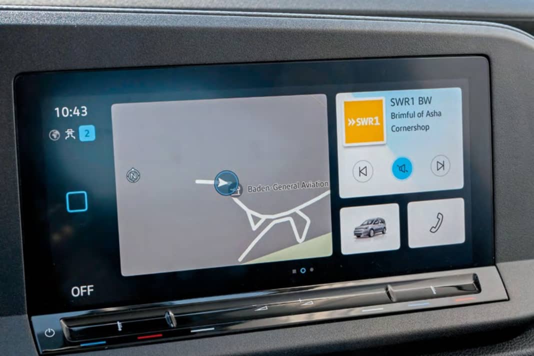 Serie: ein 8,25“-DAB-Radio. Optional: 10“, Navigation, Sprachbedienung und Online-Dienste