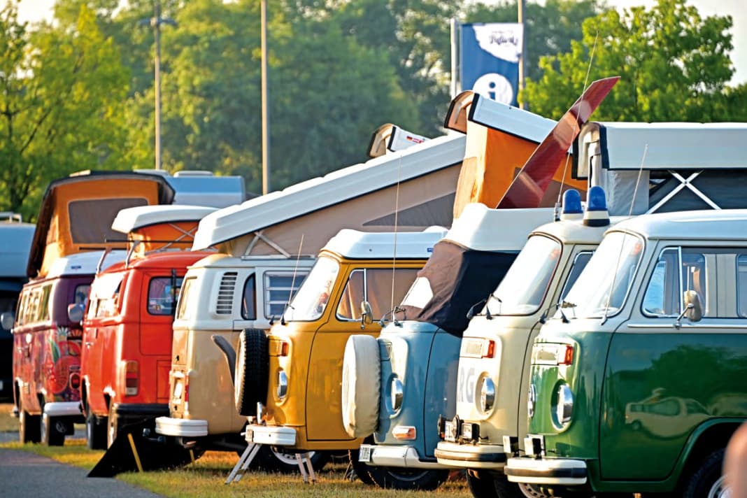 Der top erhaltene T1 Westfalia-Camper mit seltenem Dormobile-Schlafdach und Westfalia-Anhänger konnte die Juroren überzeugen, völlig zu recht erhielt Besitzer Claus Missing einen Pokal für den originalsten T1