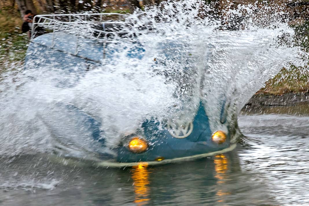 Bachquerungen sind gleichermaßen Herausforderung und Highlight. Ein Durchkommen bleibt genauso in der Erinnerung verhaften wie ein Steckenbleiben, Bergen und anschließendes Trockenlegen des Motors