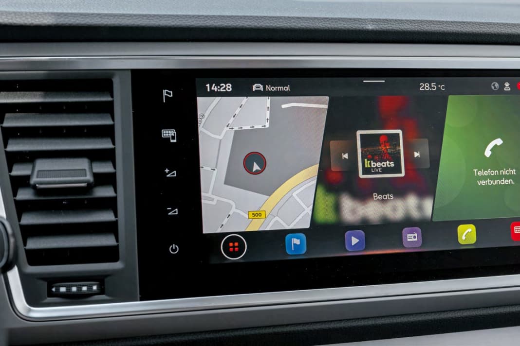 Online-Dienste, Sprachbedienung, Smartphone-Spiegelung und vieles mehr bietet das 9,2“-Navigationssystem (1.160 Euro), Serienstandard ist das Media-System „Plus“ mit 8,25“-Farb-Touchscreen