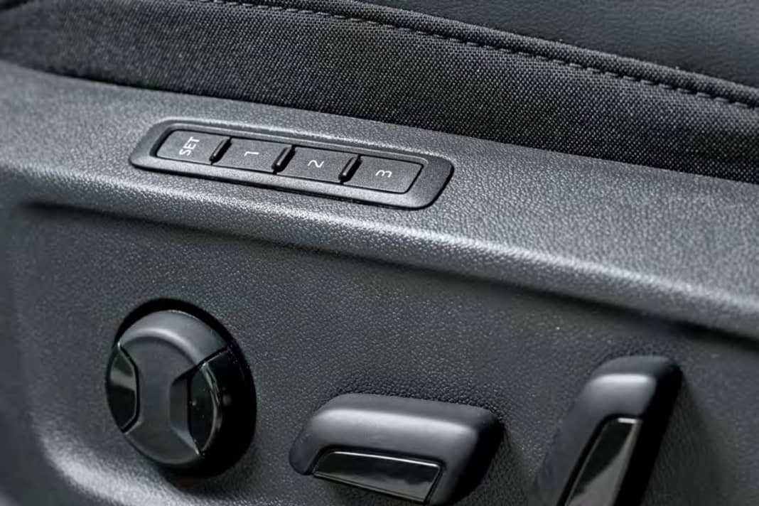 Der elektrisch einstellbare Fahrersitz mit Memory kostet 550 Euro extra