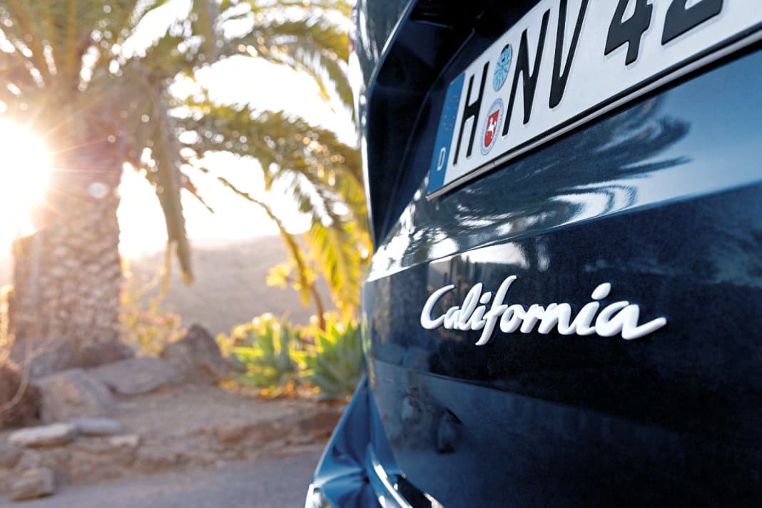 1988 startete Volkswagen mit dem California einen eigenen Camping- Bulli. Davor bot der Volkswagen-Händler Campervans an, die unter der Federführung von Westfalia konzipiert und gebaut wurden