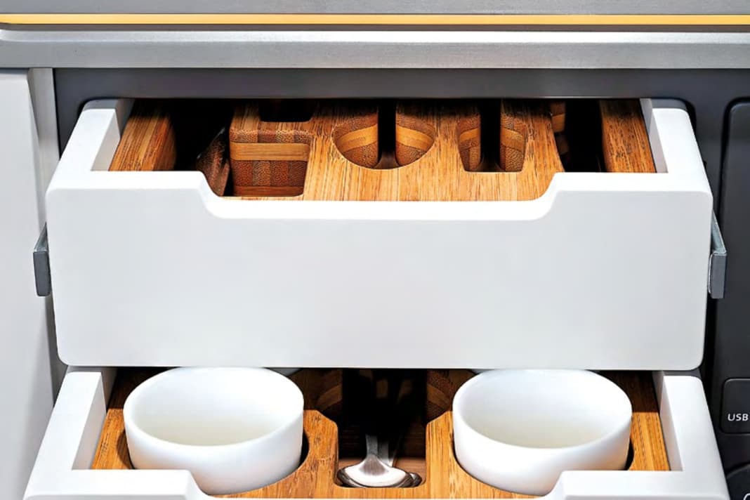 Die Schubladen lassen sich in zwei Richtungen herausziehen – nach innen und auch nach außen. Outdoor-Kochen wird ganz selbstverständlich