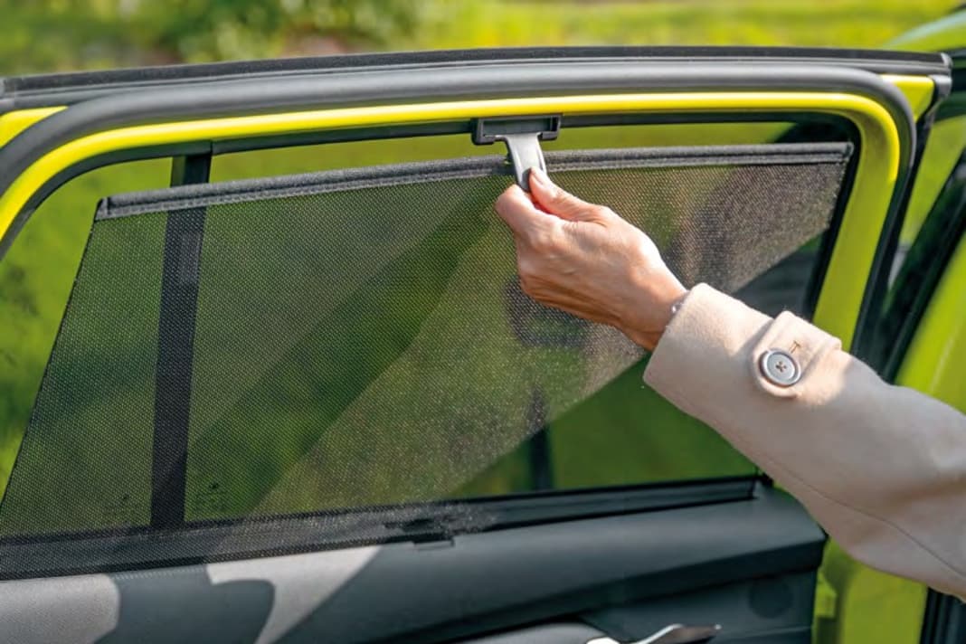 Die Sonnenrollos in den hinteren Seitenscheiben sind beim RS in Serie mit dabei