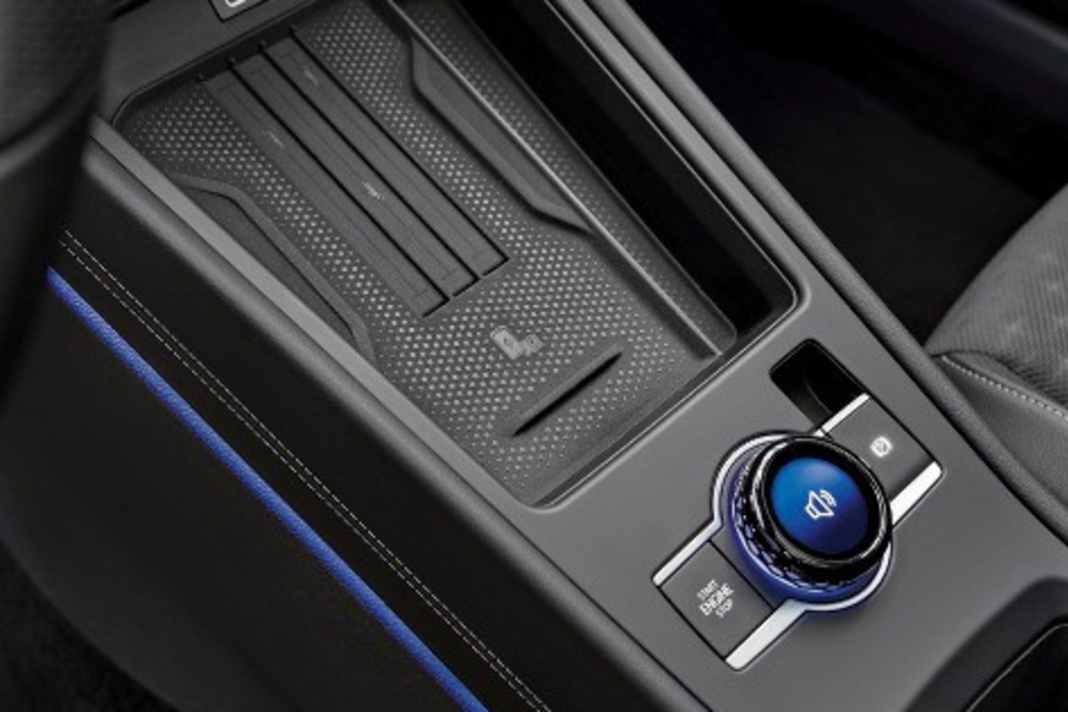 Ladebecken: Die Kühlkanäle der Smart-phone-Ladeschale sind mit kleinen Schwimmern verziert