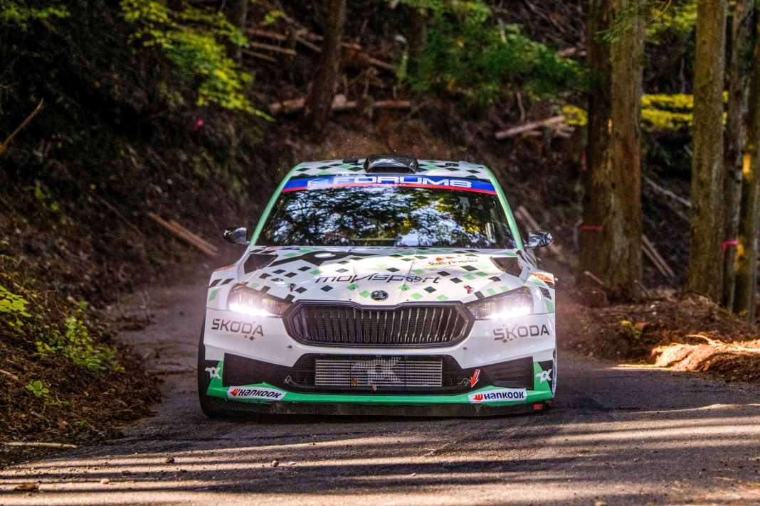 Nikolay Gryazin und Konstantin Aleksandrov sichern sich bei der Rallye Japan Platz zwei und übernehmen die WRC2 Challenger-Führung vor dem Finale.
