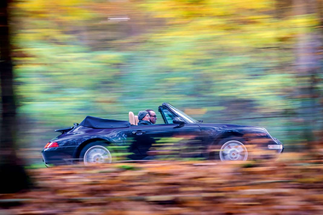 Was gibt’s Schöneres, als mit dem 993 durch den paradiesischen Herbst zu cruisen? Das lieben die Wiesers an ihren offenen Porsche – die Umgebung so ungefiltert spüren zu können.