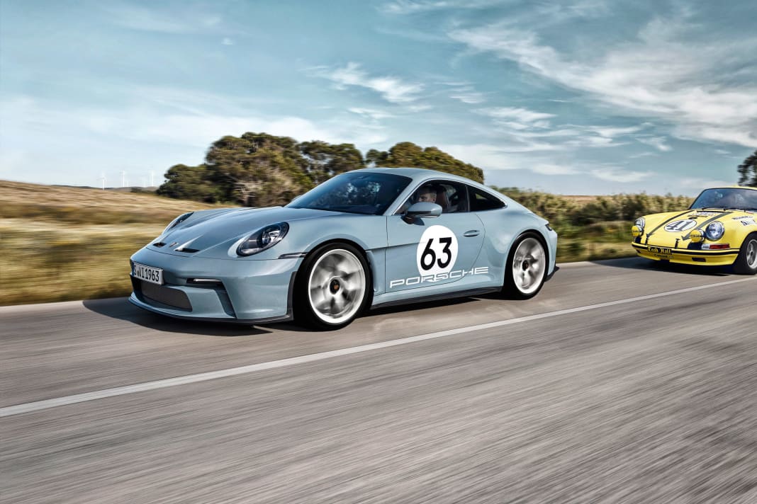 Held im Rückspiegel: Dieser gelbe Porsche 911 ST 2.5 hat in Le Mans 1972 einen Klassensieg errungen, verewigte sich als Kamerawagen, darbte dann jahrelang als Wrack und wurde schließlich von Porsche Classic hingebungsvoll restauriert.