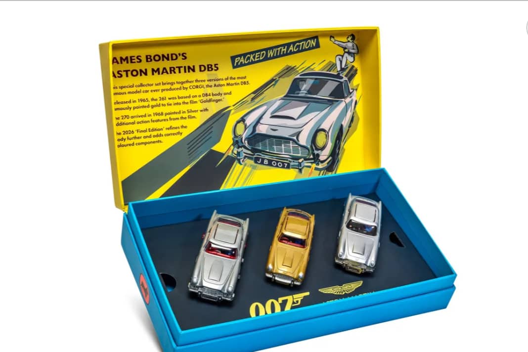 Die Innengestaltung der Box zum Dreierset ist voll retro und wirkt fast wie ein Kinoplakat für einen Blockbuster ] Foto: Corgi