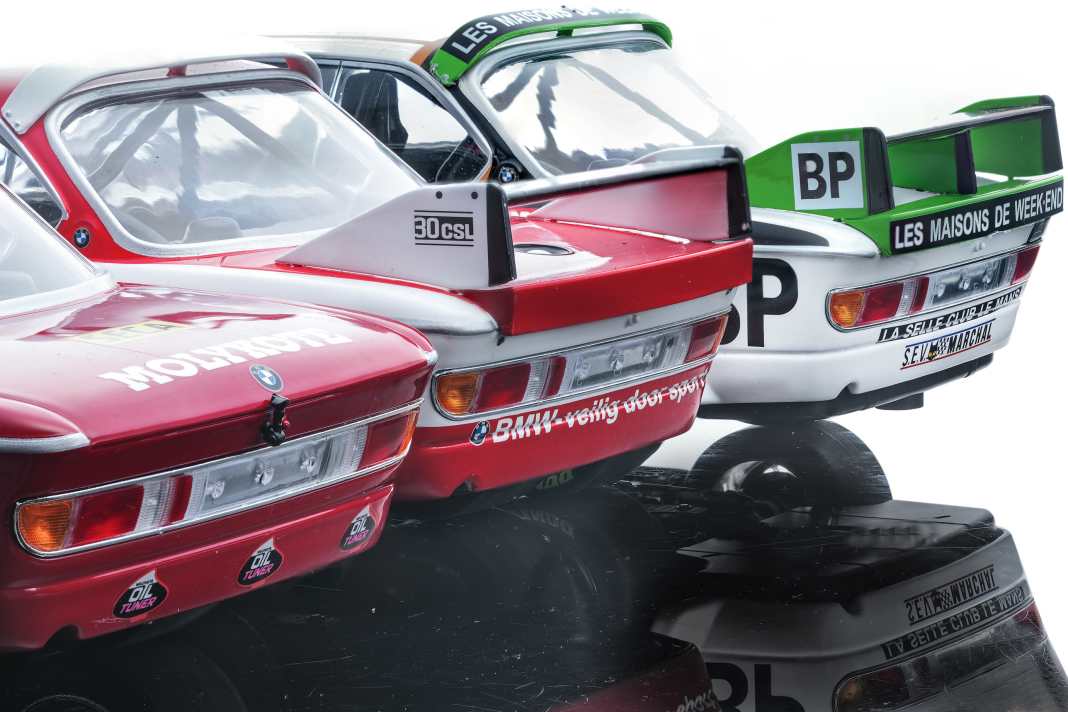 Auf der Klaviatur BMW 3.0 CSL in 1:18 spielt Minichamps mit unterschiedlichen Flügeln und Felgen des Renn-Coupés