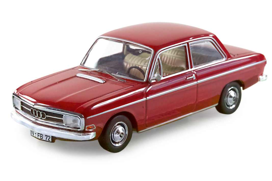 Anfangs hieß der Wagen Auto Union Audi. Die Premiere war in Felda!ng (rechts), später ging es zur IAA nach Frankfurt.