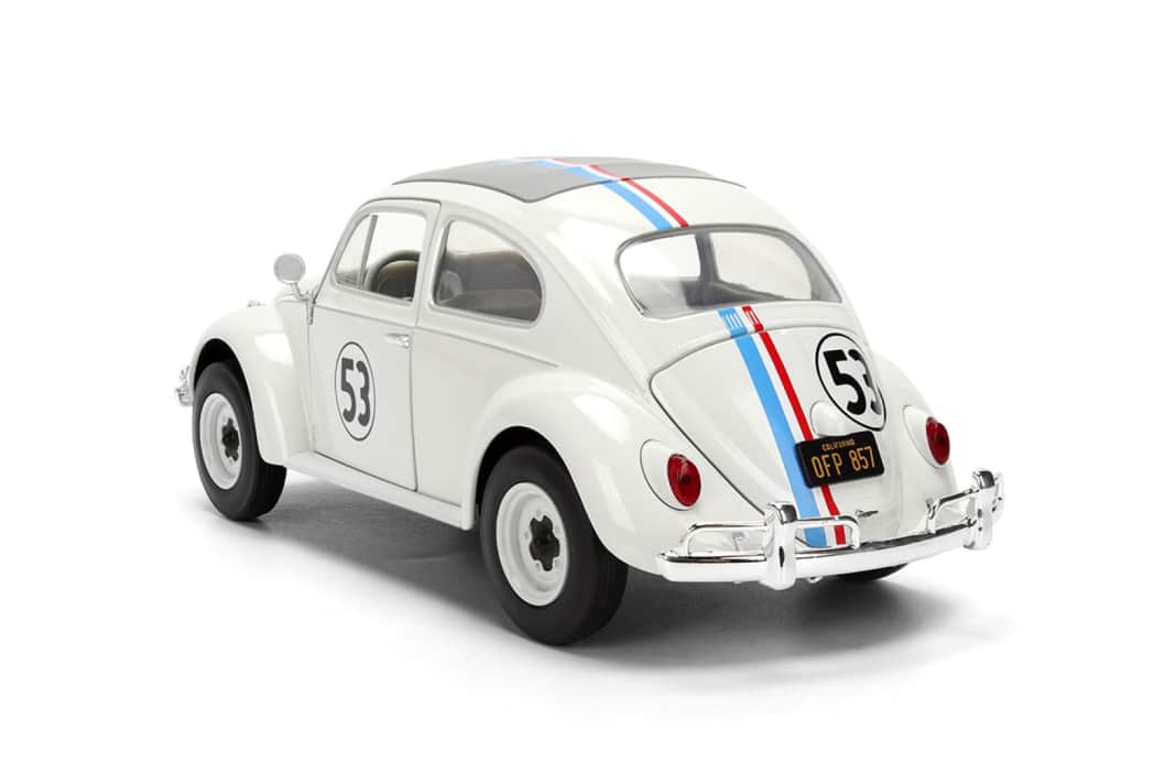 Das originalgetreu dekorierte 1:24-Modell parkt im Karton ohne Radkappen. Die liegen dem Set aber bei und können auf Wunsch montiert werden. ] Foto: Jada Toys