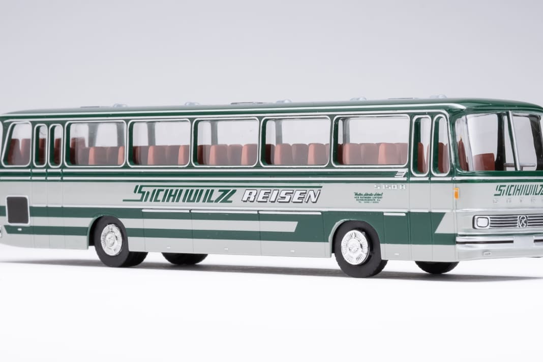 Hier ist die ältere Version des Busses von "Schulz Reisen" zu sehen
