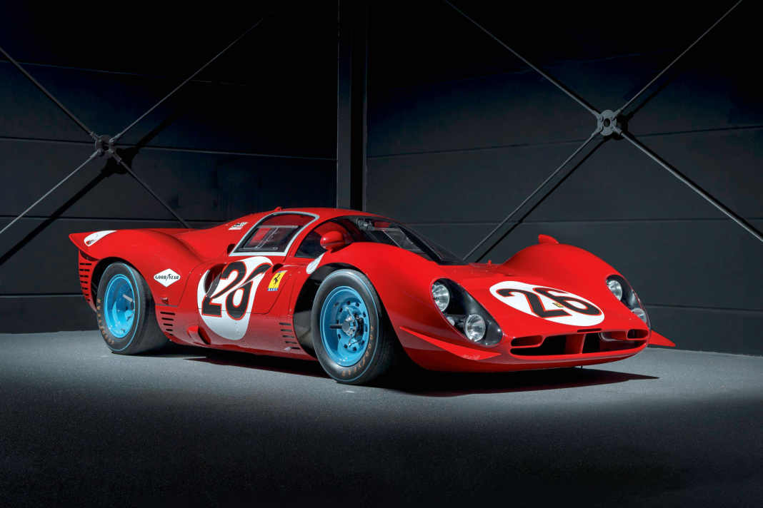 Für die Entwicklung der 1:87-Miniatur konnte Wiking vor Ort Fingerabdrücke am Original-Ferrari 412 P des Nationalen Automuseums nehmen