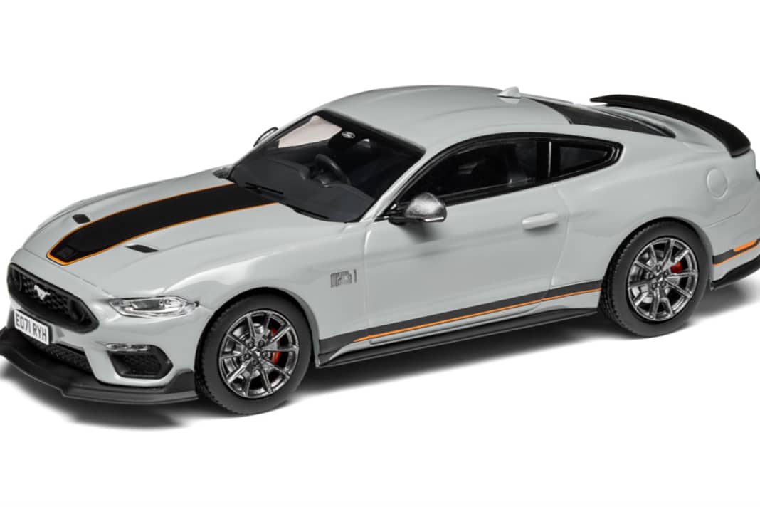 Der Mk 6 war der erste wieder in England als Rechtslenker offerierte Mustang. Ihn baut Corgi in 1:43