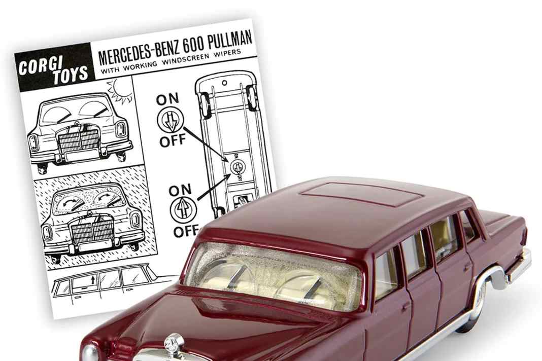 Damit der Chauffeur die Staatskarosserie aus der Manufaktur in Sindelfingen auch gekonnt bedienen kann, legt Corgi seinem 1:52-Pullman eine Bedienungsanleitung bei ] Foto: Corgi Club