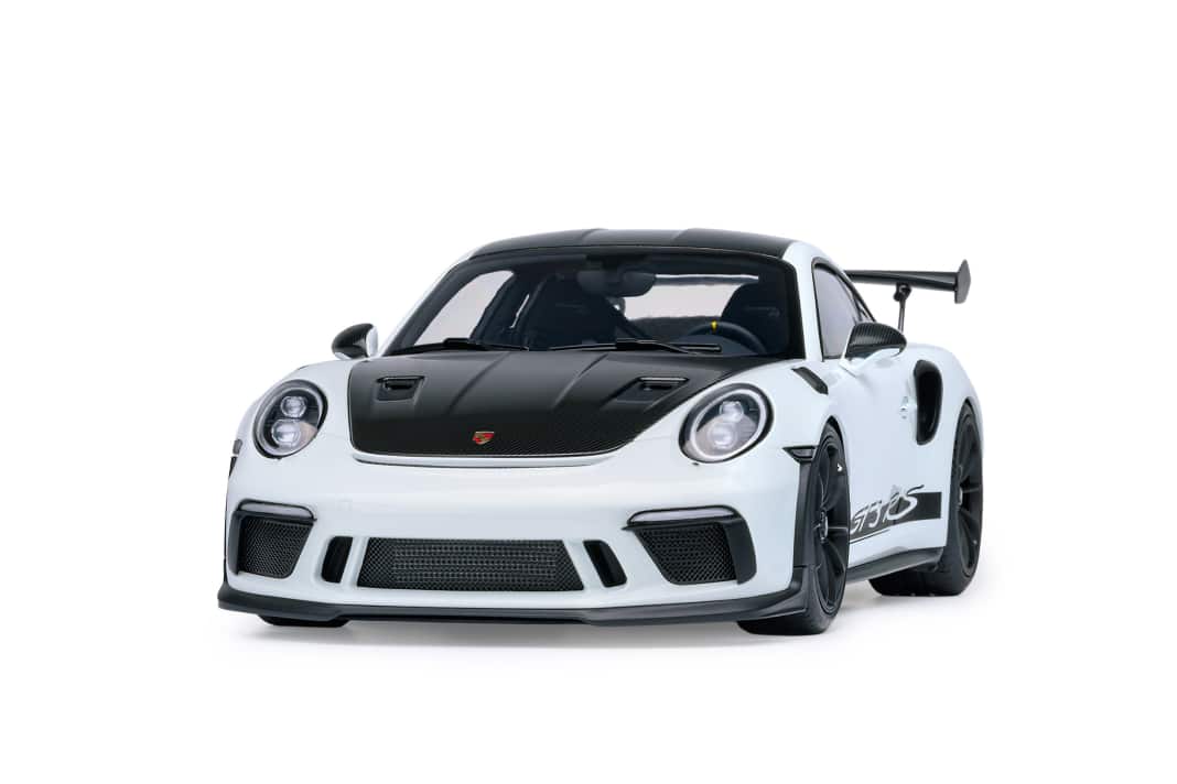 Lange haben die Autoart- Fans auf den 911 (991.2) GT3 RS mit dem Weissach-Paket warten müssen, ab Mai ist der 1:18er startklar