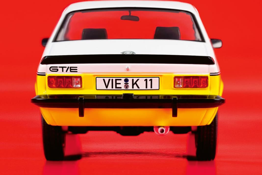 Im nächsten Jahr liefert Norev sein Opel Kadett C Coupé in 1:18 mit geschlossener Karosserie in Weiß und Gelb als GT/E