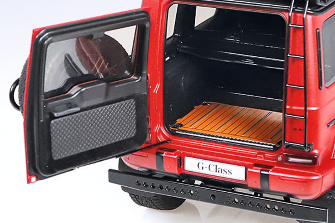 Den Mercedes-AMG G 63 4x4² gibt es bei NZG in 1:12 aus Die Cast wahlweise mit oder ohne den großen Dachgepäckträger